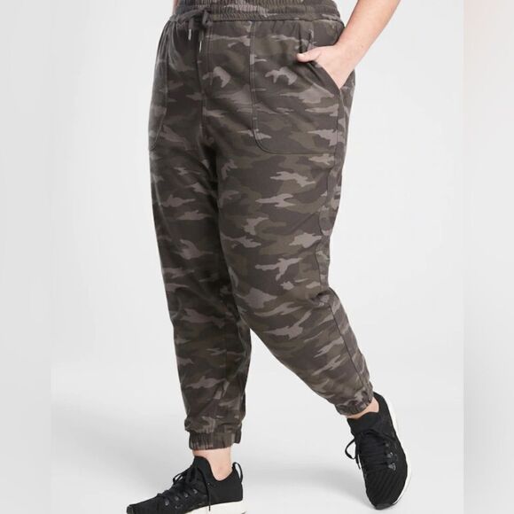 Athleta Camo Farallon Jogger - Picture 4 of 16